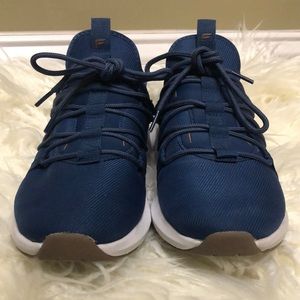 Fabletics Marin Performance Sneaker, size 9.5